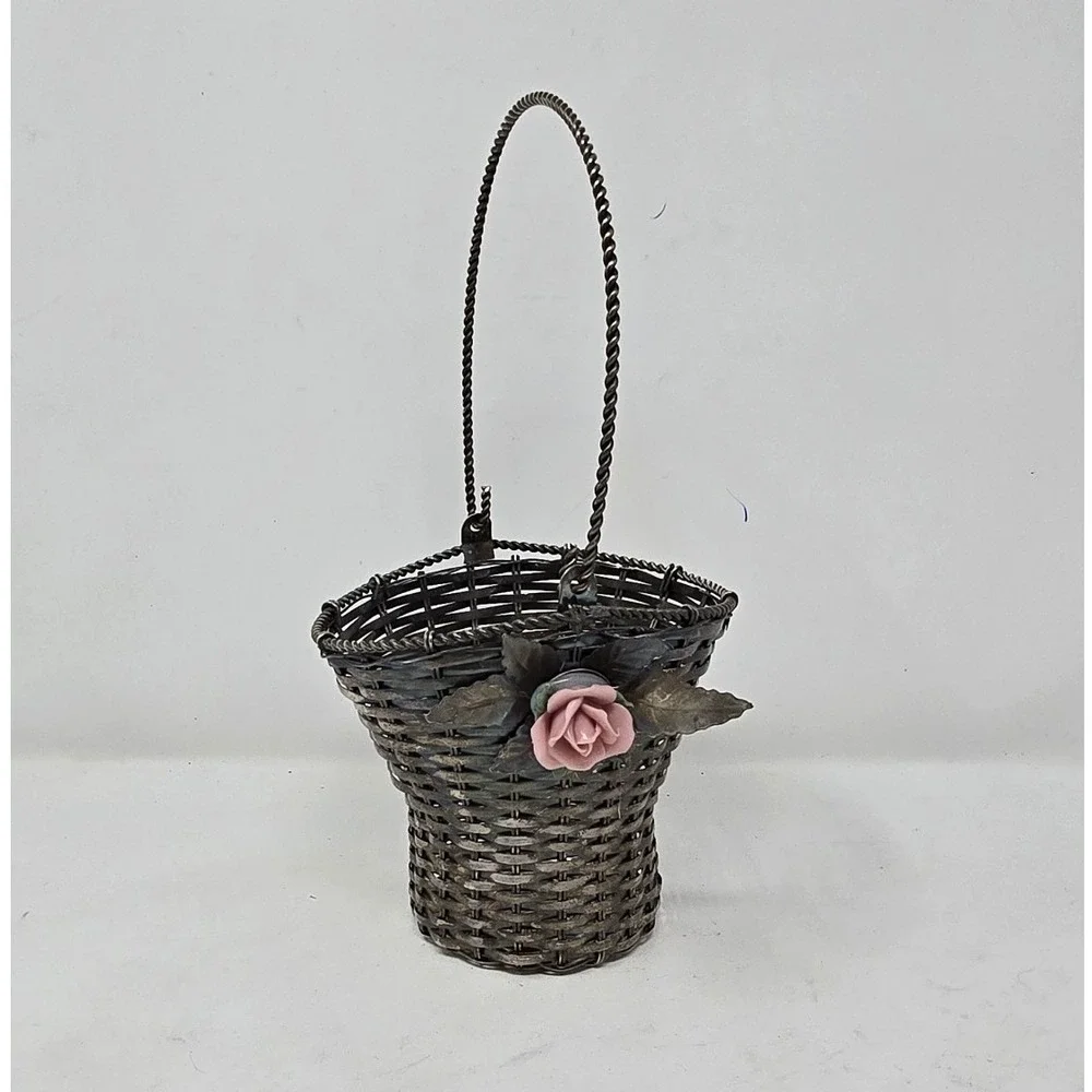Vtg metal wirework diminutive basket w/ceramic flower silver tone mid century‎